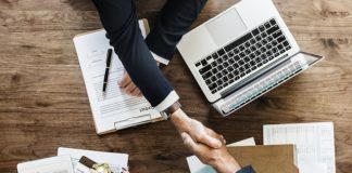Co charakteryzuje pracę biurową