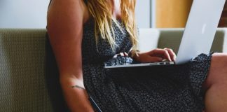 Praca jako nauczyciel akademicki – plusy i minusy