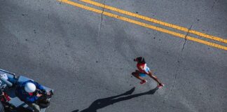 Czy operator koparki musi mieć prawo jazdy?